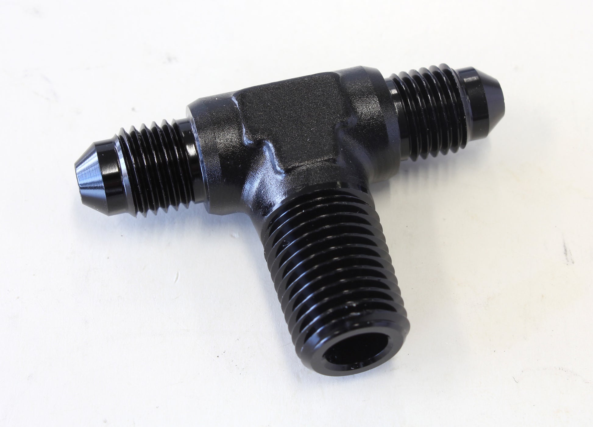 TEE -4AN WITH 1/4" NPT ON SIDEBLACK AN TEE WITH NPT ON SIDE