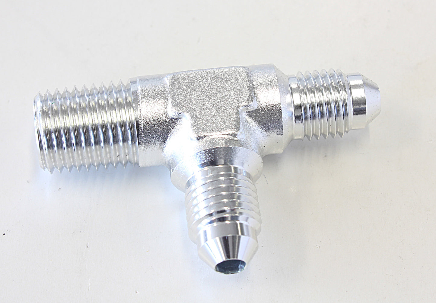 TEE -4AN WITH 1/4" NPT ON RUN SILVER AN TEE WITH NPT ON RUN